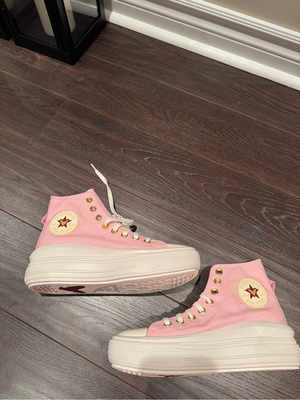 Converse NEW Women’s Valentines Day Sneakers - Picture 7 of 11